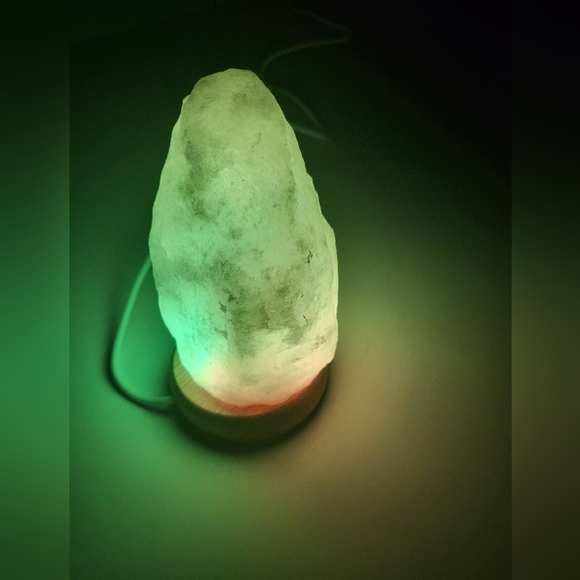 Variegated Color - Salt Lamp - Picture 3 of 16